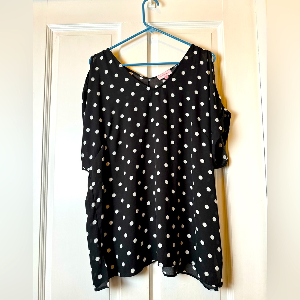 Black and white shirt with shoulder cutouts, size XL